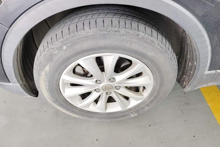 Used Buick Envision 2017 28T Four-Wheel Drive Elite Model Left Front Wheel Hub