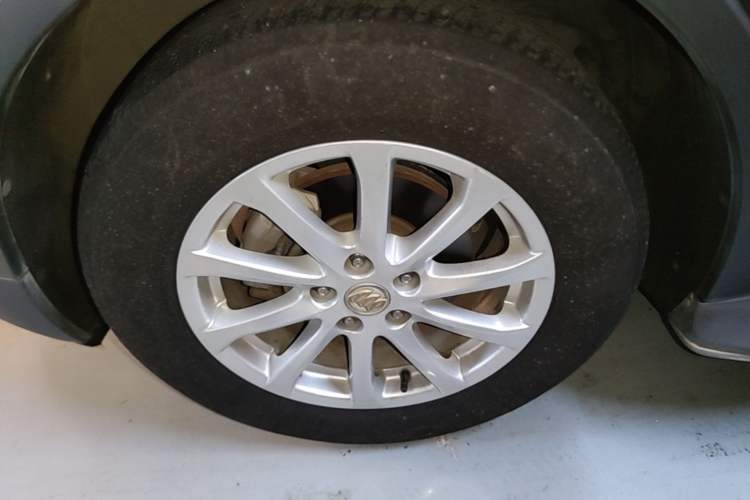 Used Buick Envision 2017 20T Two-Wheel Drive Elite Version Left Front Wheel Hub