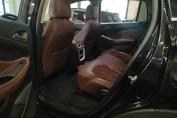 Used Buick Envision 2017 28T Four-Wheel Drive Elite Model Left Rear Seat