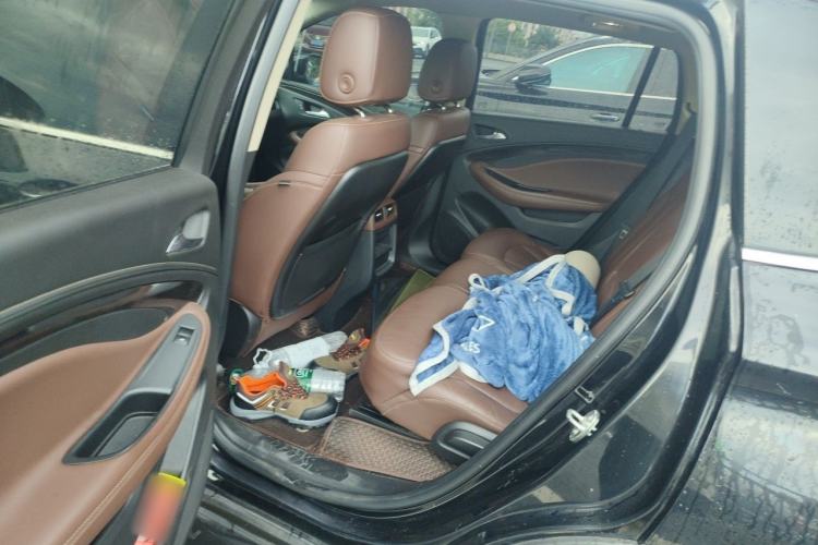 Used Buick Envision 2017 28T Four-Wheel Drive Luxury Model Left Rear Seat