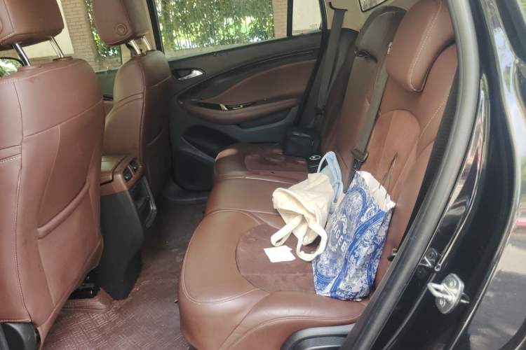 Used Buick Envision 2017 20T Two-Wheel Drive Luxury Model Left Rear Seat