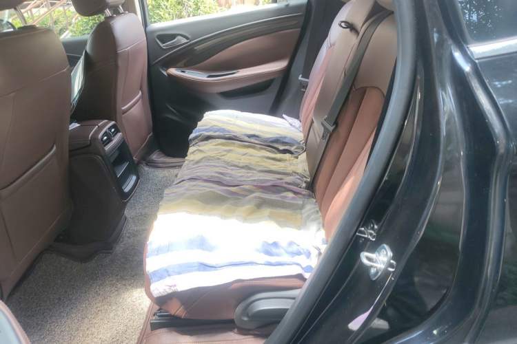 Used Buick Envision 2017 28T Four-Wheel Drive Elite Model Left Rear Seat
