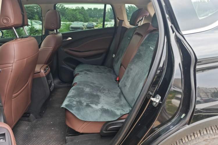 Used Buick Envision 2017 20T Two-Wheel Drive Luxury Model Left Rear Seat