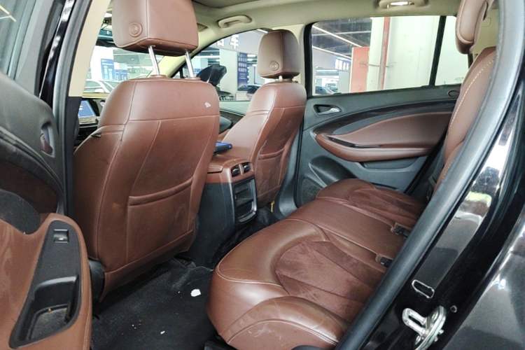 Used Buick Envision 2017 28T Four-Wheel Drive Elite Model Left Rear Seat
