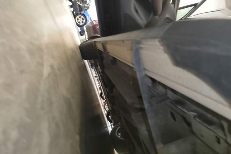 Used Buick Envision 2017 28T Four-Wheel Drive Elite Model Left Side Sill