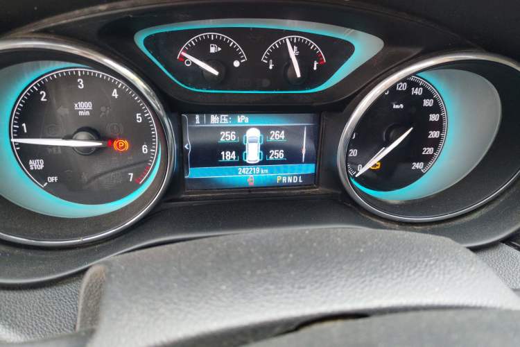 Used Buick Envision 2017 20T Two-Wheel Drive Elite Version Odometer Close Up