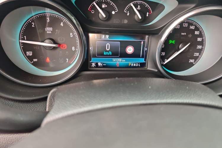 Used Buick Envision 2017 28T Four-Wheel Drive Luxury Model Odometer Close Up