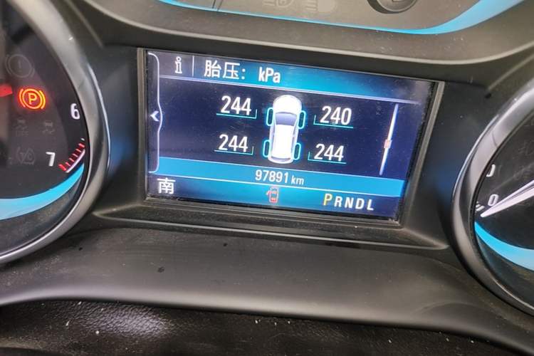 Used Buick Envision 2017 28T Four-Wheel Drive Elite Model Odometer Close Up