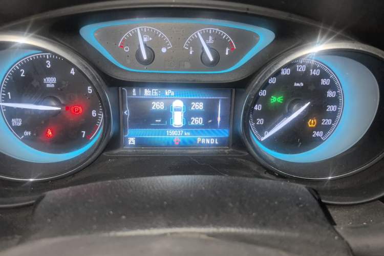 Used Buick Envision 2017 28T Four-Wheel Drive Elite Model Odometer Close Up