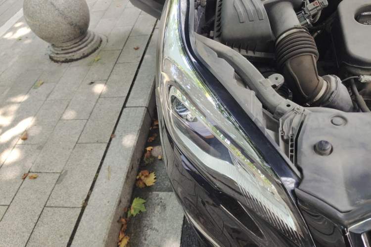 Used Buick Envision 2017 20T Two-Wheel Drive Luxury Model Right Front Headlight