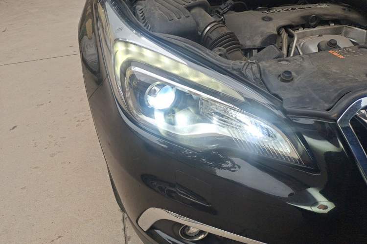 Used Buick Envision 2017 28T Four-Wheel Drive Elite Model Right Front Headlight