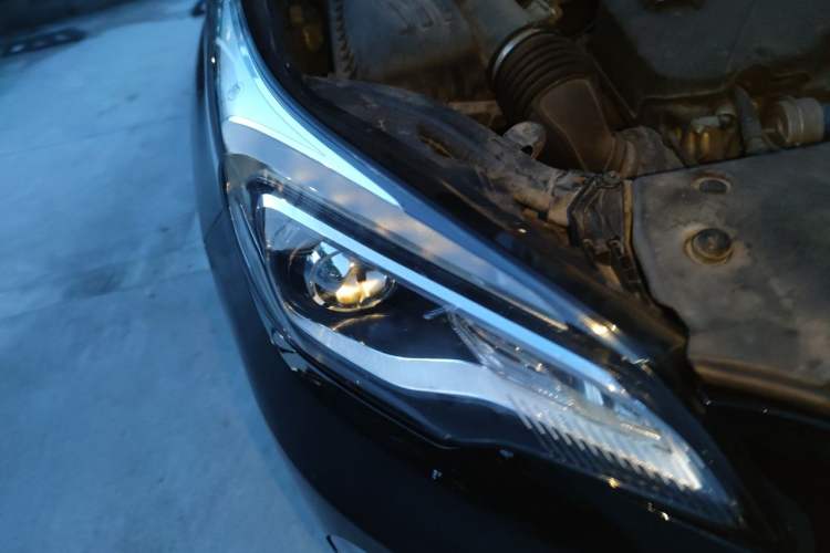 Used Buick Envision 2017 20T Two-Wheel Drive Leading Version Right Front Headlight
