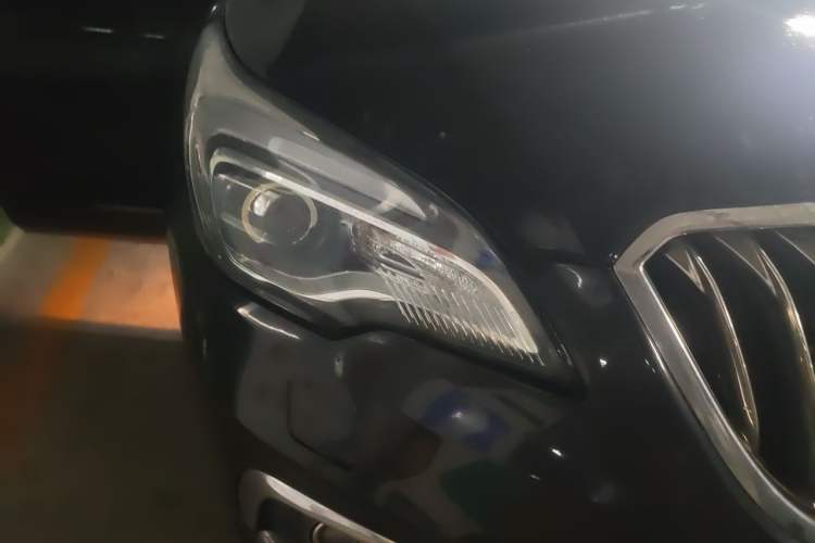 Used Buick Envision 2017 20T Four-Wheel Drive Luxury Model Right Front Headlight