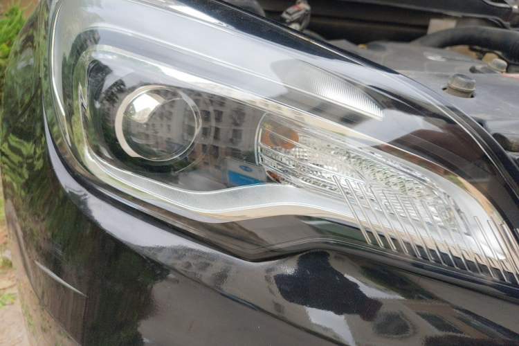 Used Buick Envision 2017 20T Two-Wheel Drive Leading Version Right Front Headlight