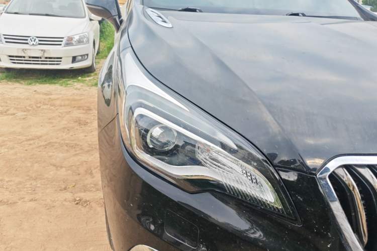Used Buick Envision 2017 20T Two-Wheel Drive Luxury Model Right Front Headlight