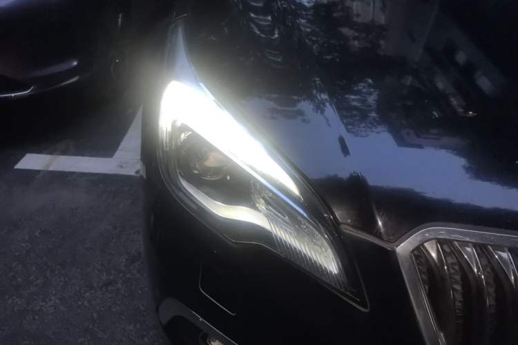 Used Buick Envision 2017 28T Four-Wheel Drive Elite Model Right Front Headlight