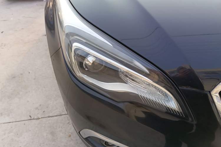 Used Buick Envision 2017 20T Two-Wheel Drive Elite Version Right Front Headlight