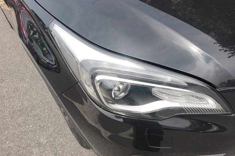 Used Buick Envision 2017 28T Four-Wheel Drive Elite Model Right Front Headlight