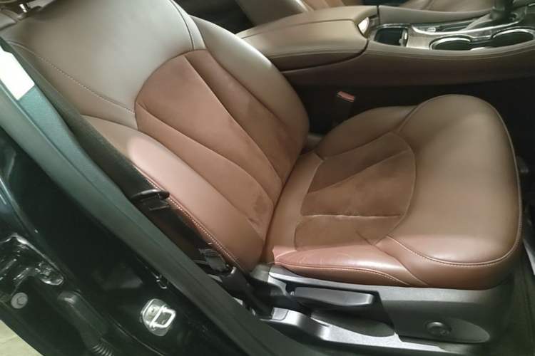 Used Buick Envision 2017 28T Four-Wheel Drive Elite Model Right Front Seat