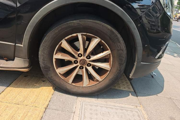 Used Buick Envision 2017 28T Four-Wheel Drive Elite Model Right Front Wheel Hub