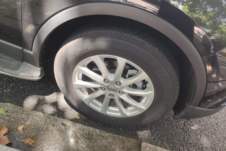 Used Buick Envision 2017 20T Two-Wheel Drive Luxury Model Right Front Wheel Hub