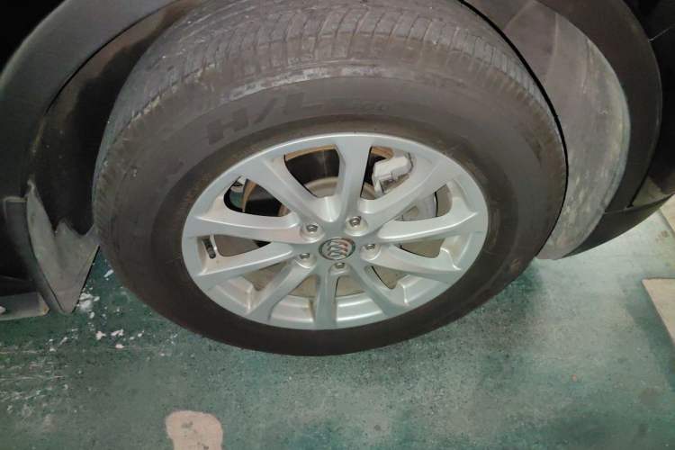 Used Buick Envision 2017 20T Two-Wheel Drive Elite Version Right Front Wheel Hub