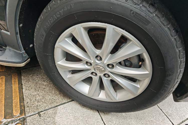 Used Buick Envision 2017 28T Four-Wheel Drive Luxury Model Right Front Wheel Hub