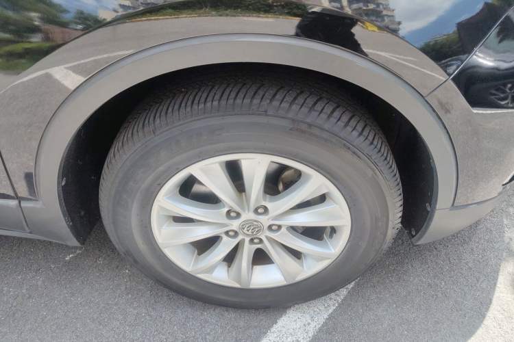 Used Buick Envision 2017 28T Four-Wheel Drive Elite Model Right Front Wheel Hub