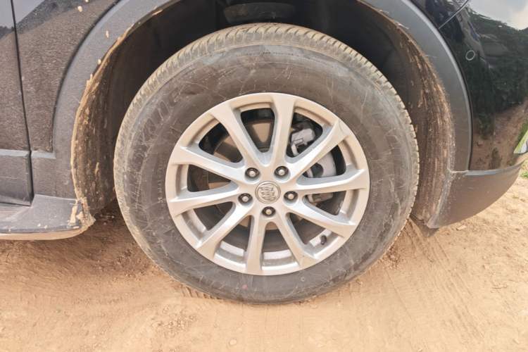 Used Buick Envision 2017 20T Two-Wheel Drive Luxury Model Right Front Wheel Hub