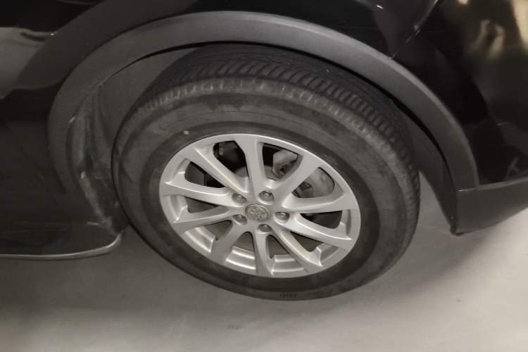Used Buick Envision 2017 20T Two-Wheel Drive Elite Version Right Front Wheel Hub