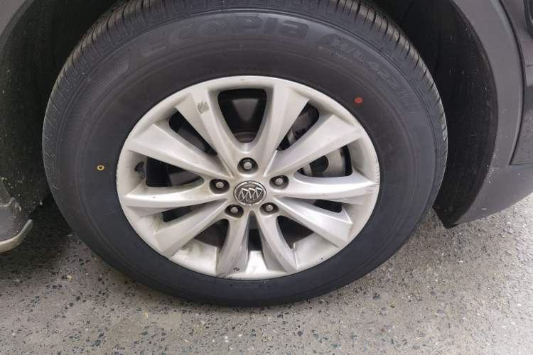 Used Buick Envision 2017 28T Four-Wheel Drive Elite Model Right Front Wheel Hub