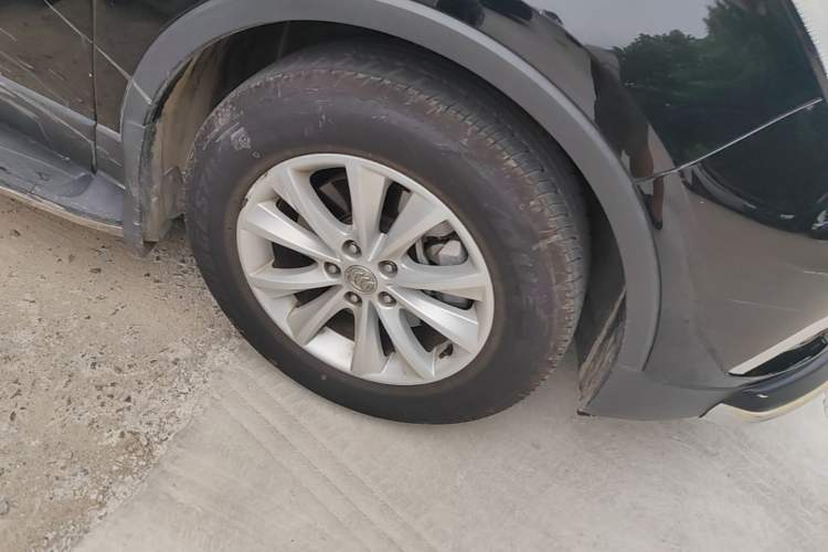 Used Buick Envision 2017 28T Four-Wheel Drive Elite Model Right Front Wheel Hub