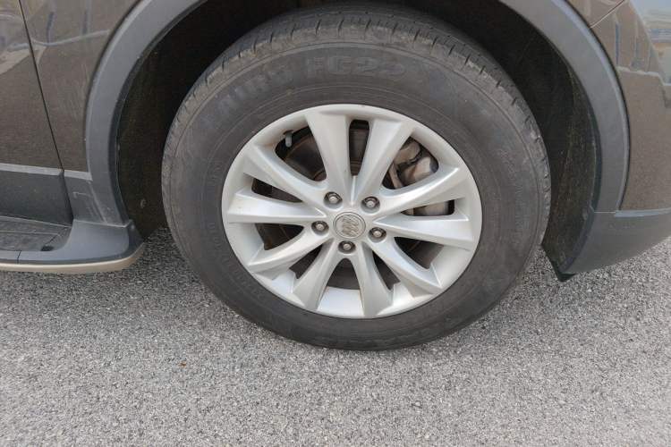 Used Buick Envision 2017 28T Four-Wheel Drive Luxury Model Right Front Wheel Hub