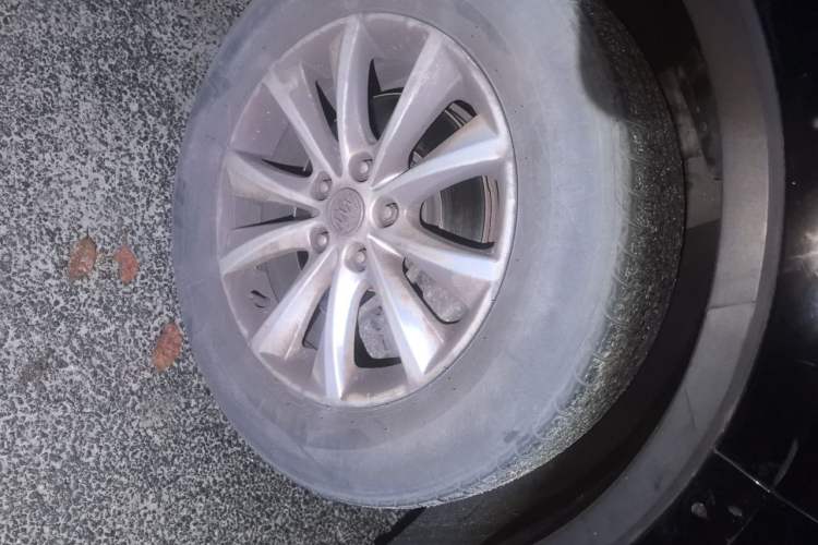 Used Buick Envision 2017 28T Four-Wheel Drive Elite Model Right Front Wheel Hub
