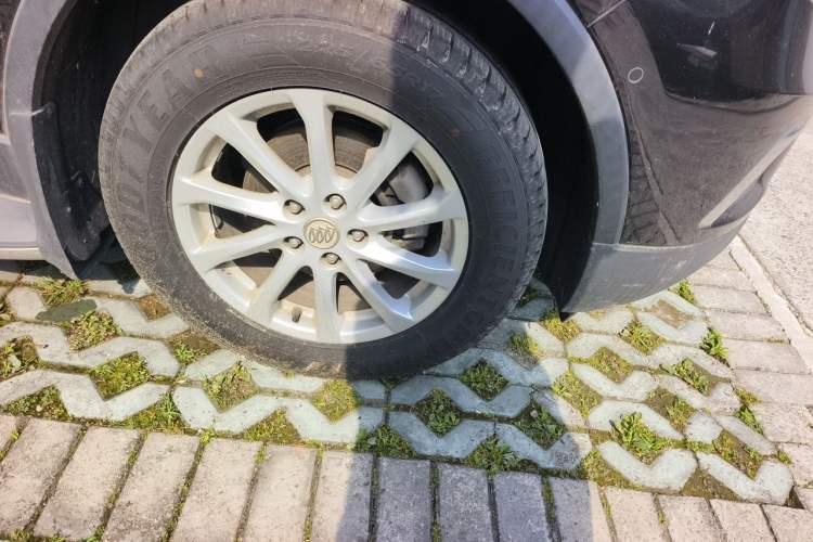 Used Buick Envision 2017 20T Two-Wheel Drive Luxury Model Right Front Wheel Hub