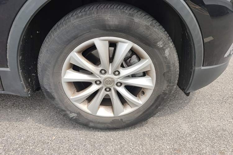 Used Buick Envision 2017 28T Four-Wheel Drive Elite Model Right Front Wheel Hub