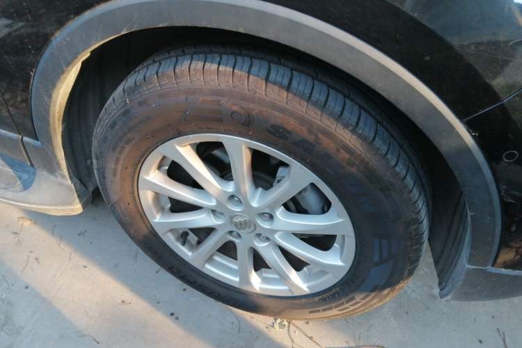 Used Buick Envision 2017 20T Two-Wheel Drive Luxury Model Right Front Wheel Hub