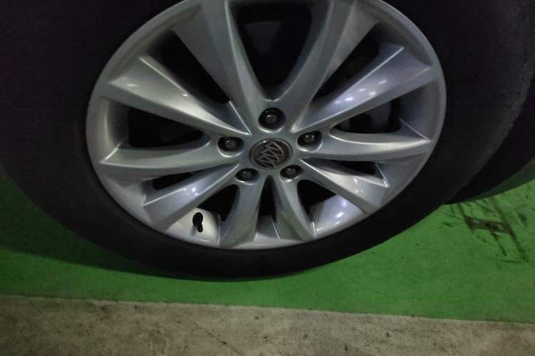 Used Buick Envision 2017 28T Four-Wheel Drive Luxury Model Right Front Wheel Hub