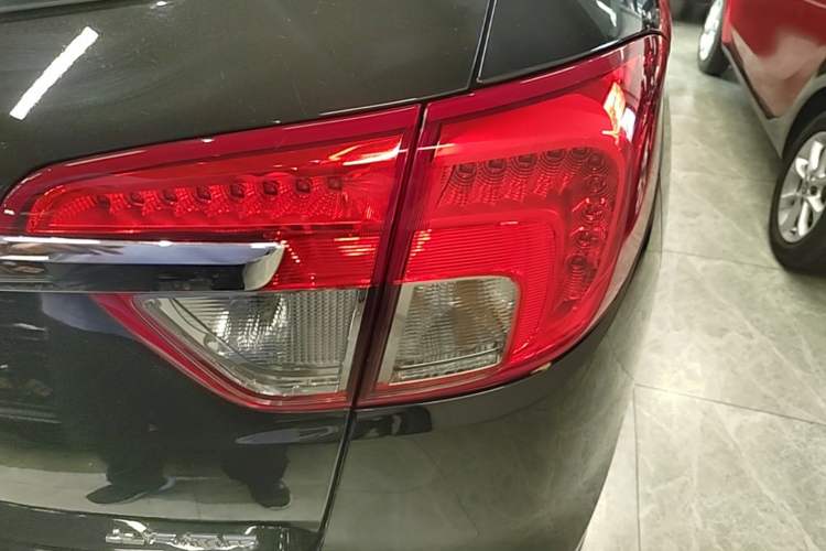Used Buick Envision 2017 28T Four-Wheel Drive Elite Model Right Rear Taillight