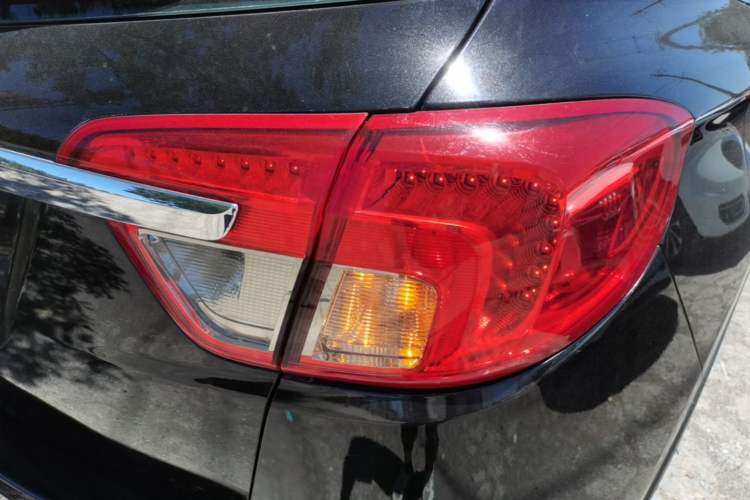 Used Buick Envision 2017 20T Two-Wheel Drive Luxury Model Right Rear Taillight