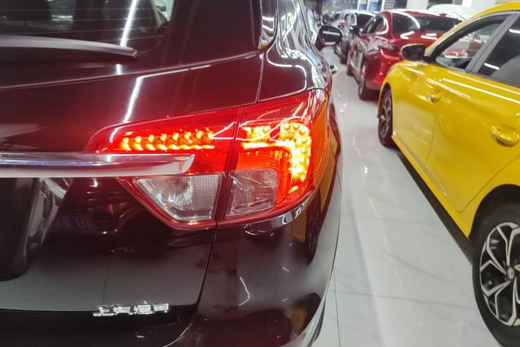 Used Buick Envision 2017 28T Four-Wheel Drive Elite Model Right Rear Taillight