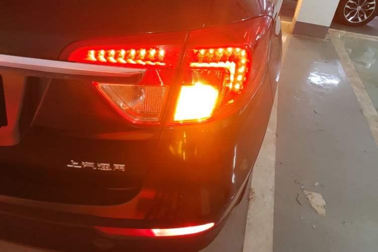 Used Buick Envision 2017 20T Two-Wheel Drive Elite Version Right Rear Taillight