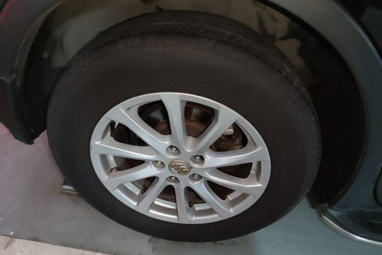 Used Buick Envision 2017 20T Two-Wheel Drive Elite Version Right Rear Wheel Hub