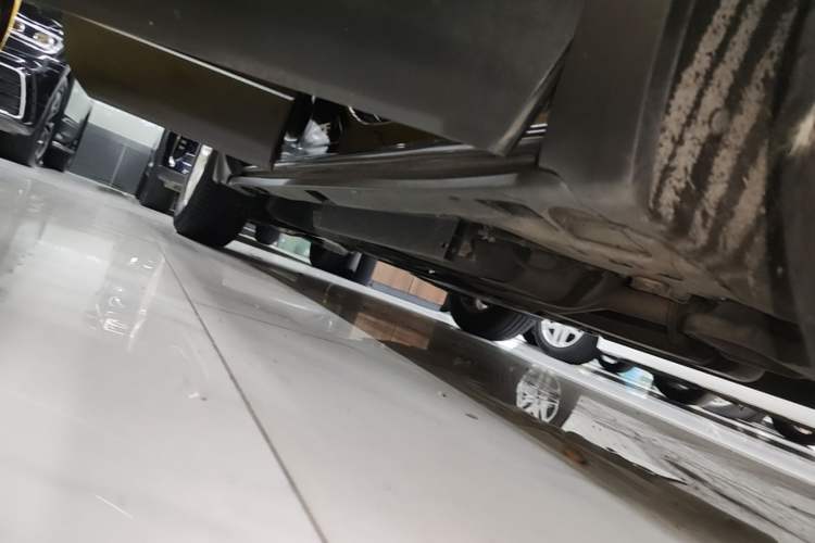 Used Buick Envision 2017 28T Four-Wheel Drive Elite Model Right Side Sill