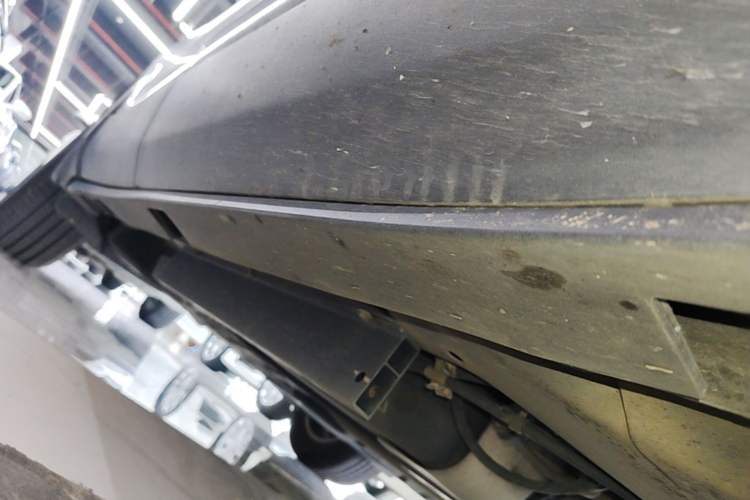 Used Buick Envision 2017 28T Four-Wheel Drive Elite Model Right Side Sill