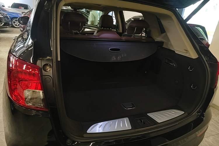 Used Buick Envision 2017 28T Four-Wheel Drive Elite Model Trunk