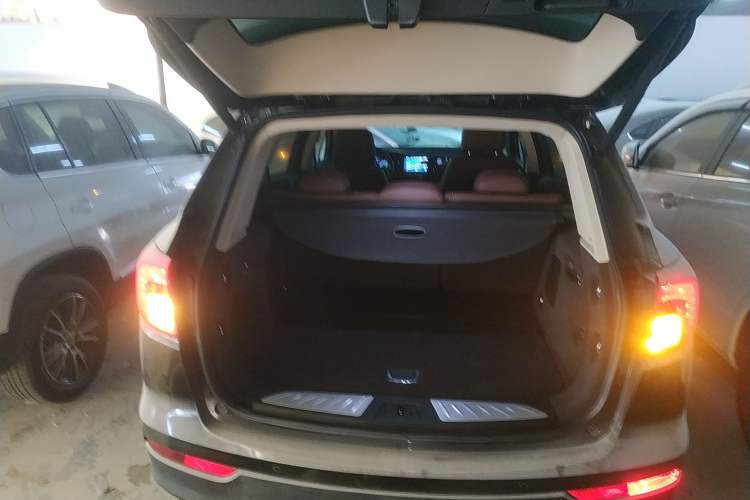 Used Buick Envision 2017 28T Four-Wheel Drive Elite Model Trunk