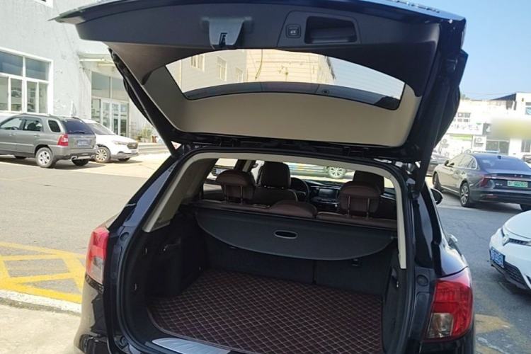 Used Buick Envision 2017 28T Four-Wheel Drive Elite Model Trunk