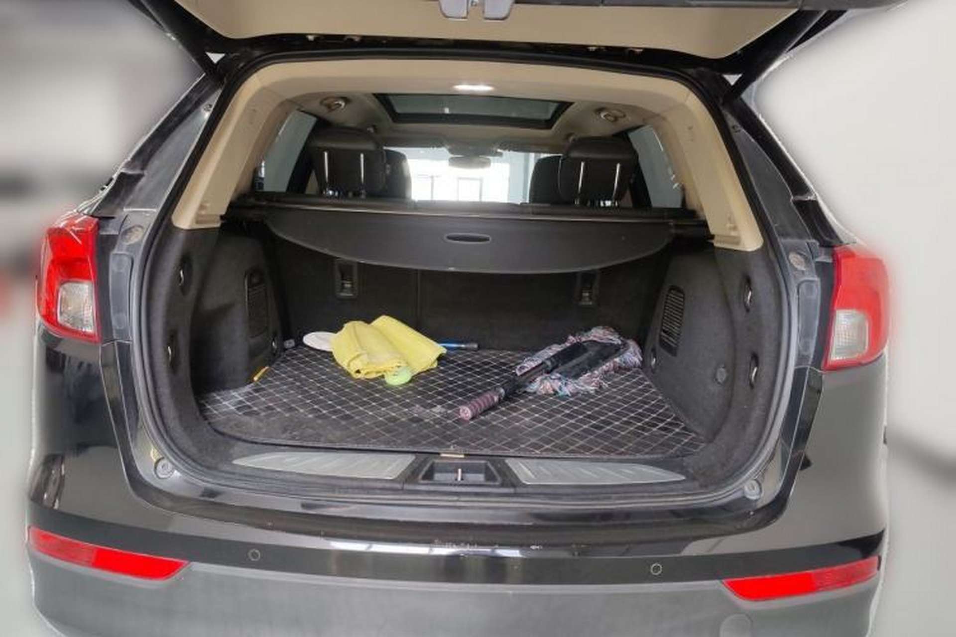 Used Buick Envision 2017 20T Two-Wheel Drive Elite Version Trunk