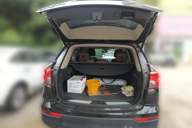 Used Buick Envision 2017 28T Four-Wheel Drive Elite Model Trunk